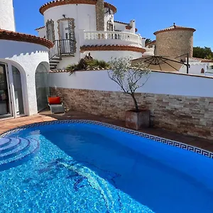On Main Canal With 13 M Private Mooring, Private Pool, Air Con In Rooms, Non-smoking Villa Empuriabrava